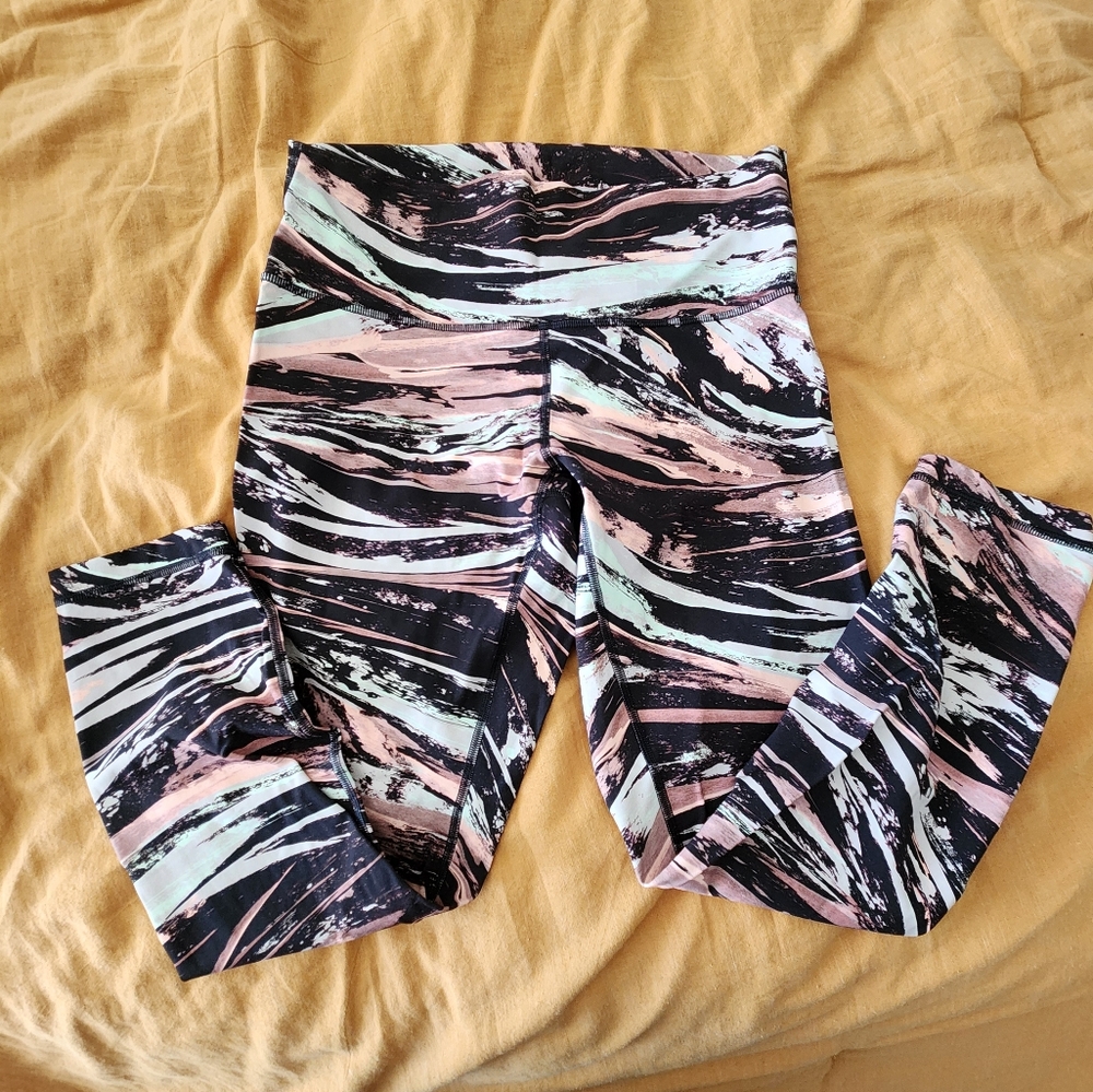Lululemon size 10 crop leggings